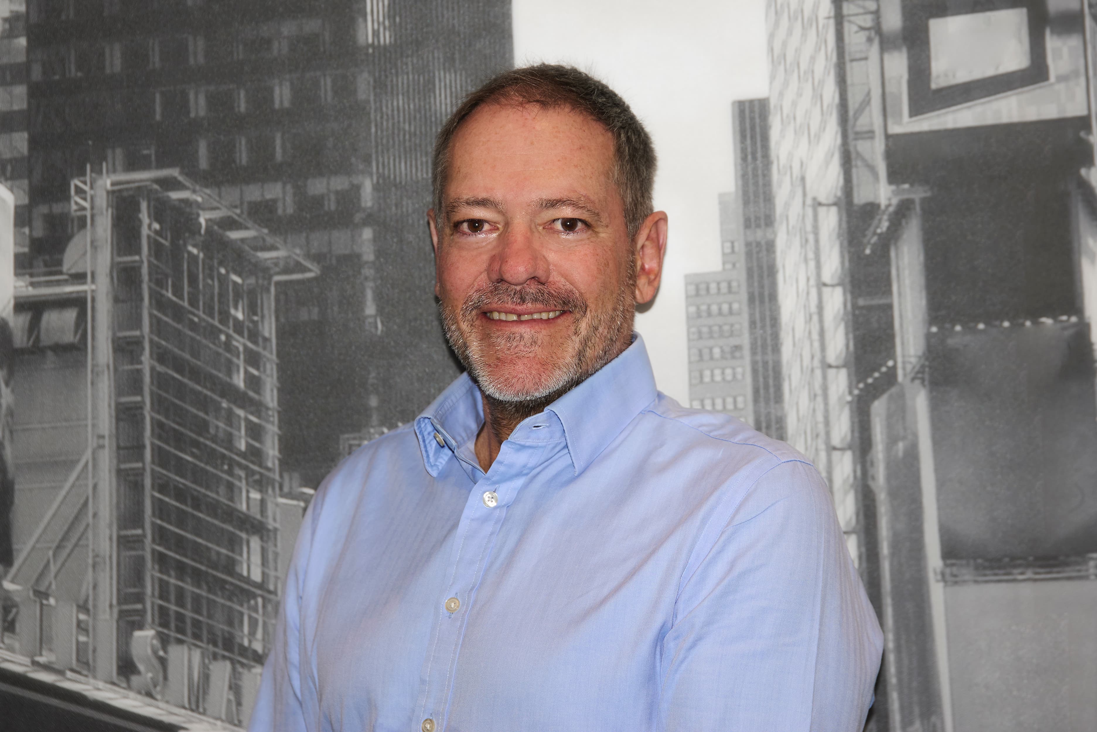 Professional portrait of Ross Reuvers